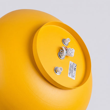 Plafonnier Tambour 30 cm Jaune Ambré à 4 Lumières, vue sur fond coloré