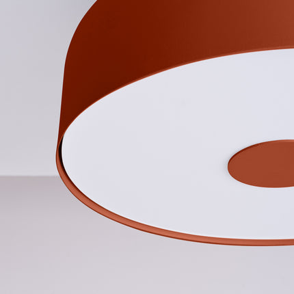 plafonnier tambour 30 cm rouge ocre à 4 lumières, packshot de trois quarts
