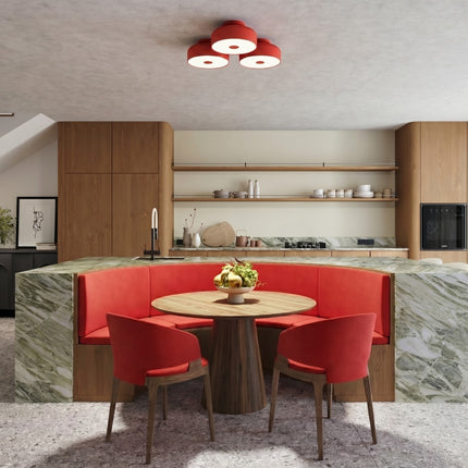plafonnier tambour 30 cm rouge vif à 4 lumières, dans une pièce à vivre