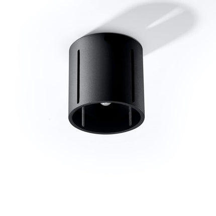 Plafonnier Tasse Nordique noir en aluminium en situation dans un intérieur moderne