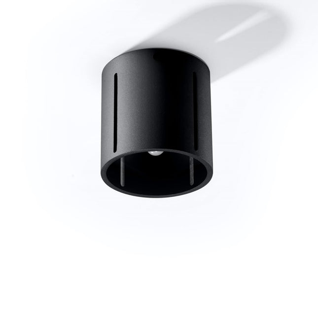 Plafonnier Tasse Nordique noir en aluminium en situation dans un intérieur moderne