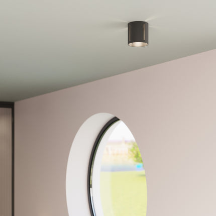 Plafonnier Tasse Nordique noir en aluminium gros plan sur la source lumineuse