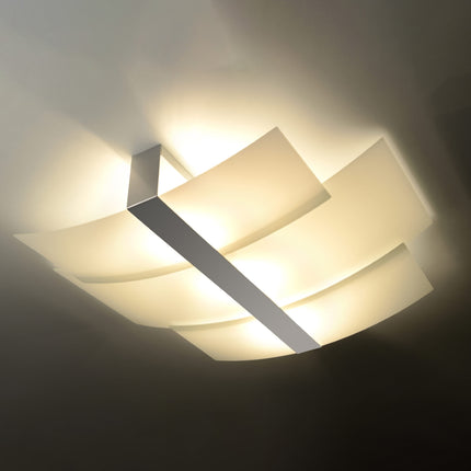 Plafonnier Triple Courbe en verre chromé en situation dans un intérieur moderne