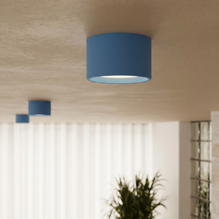 Plafonnier triple Pastille bleu azur, intérieur contemporain