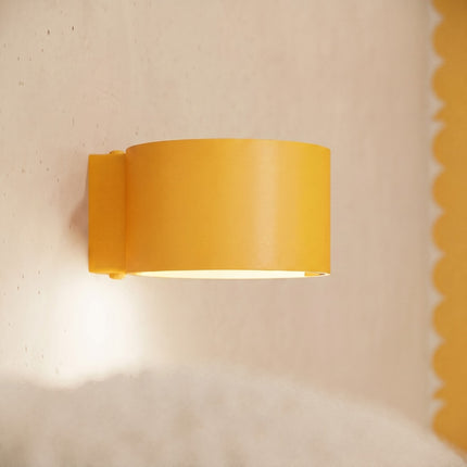Plafonnier triple Pastille jaune ambré, intérieur contemporain