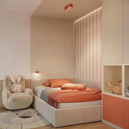Plafonnier triple Pastille rouge ocre, au-dessus d'un plan de travail