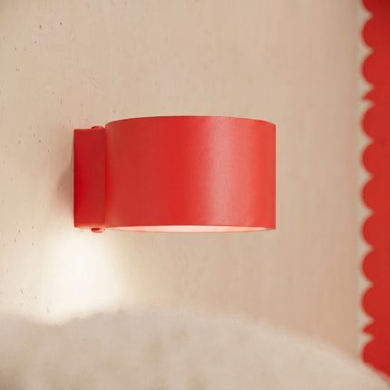 Plafonnier triple Pastille rouge vif, intérieur contemporain