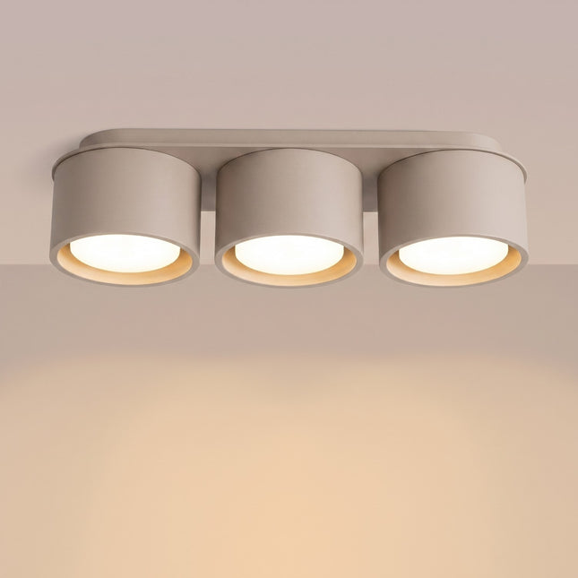 Plafón de triple Pastilla taupe, luz encendida