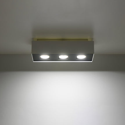 Plafonnier Triple Raffiné blanc projetant un faisceau de lumière vers le bas