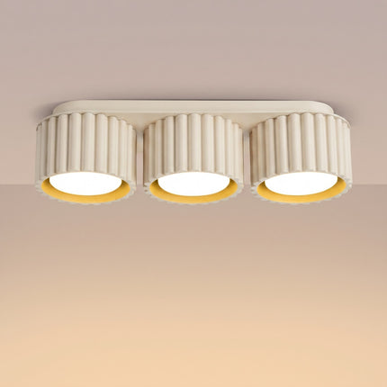 Plafonnier triple spot Aura beige, lumière allumée
