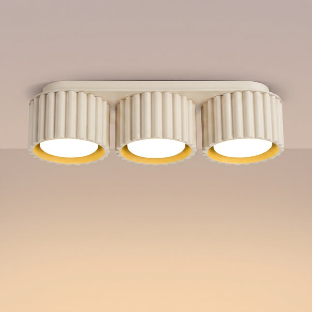 Triple ceiling light Aura spotlight beige, light on