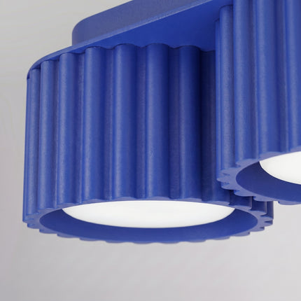 Plafonnier triple spot Aura bleu outremer, packshot de trois quarts