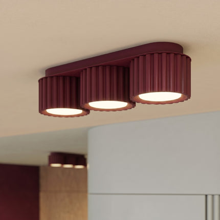 Plafonnier triple spot Aura bordeaux, intérieur contemporain