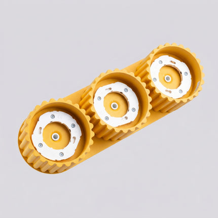 Plafonnier triple spot Aura jaune ambré, vue sur fond coloré