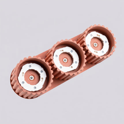 Plafonnier triple spot Aura pêche, vue sur fond coloré