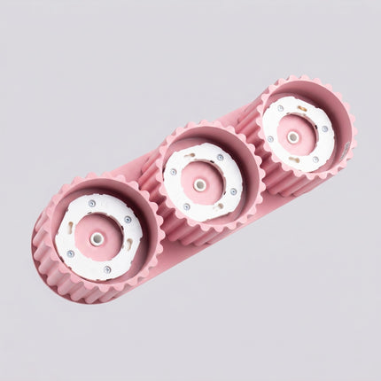 Plafonnier triple spot Aura rose poudré, vue sur fond coloré