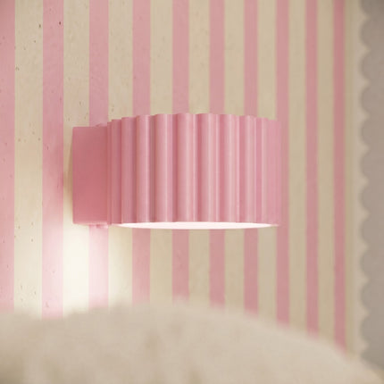 Plafonnier triple spot Aura rose poudré, intérieur contemporain