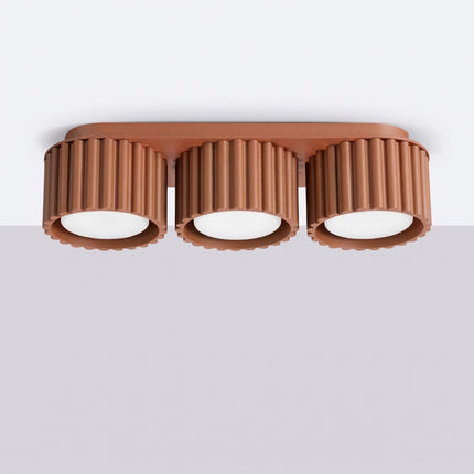 Plafonnier triple spot Aura rouge ocre, vue en situation