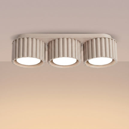 Plafonnier triple spot Aura taupe, lumière allumée