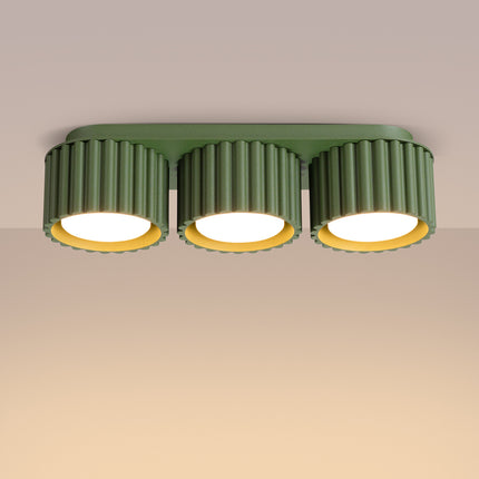 Plafonnier triple spot Aura vert olive, lumière allumée