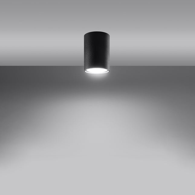 Plafonnier Tube 10 en acier noir, vue en contre-plongée, spot GU10 à fixation plafond, style japandi épuré