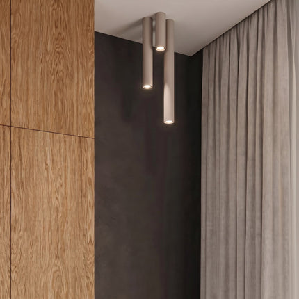 Plafonnier Tube 20 taupe dans un couloir clair