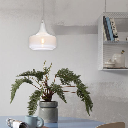 Suspension Reykjavik en verre dégradé blanc suspendue dans une chambre aux tons bleus, lumière tamisée