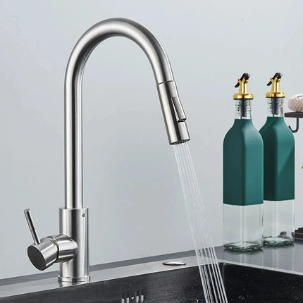 Grifo mezclador de cocina de acero cepillado con caño alto, chorro de agua sobre un fregadero