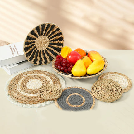 Détail du tissage artisanal d'un rond mural bohème fait main