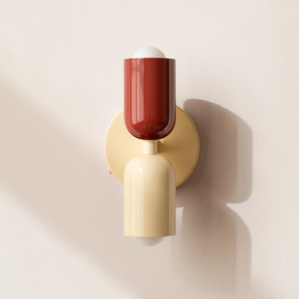 Applique murale scandinave à double source lumineuse, idéale pour un éclairage uniforme et élégant dans n'importe quelle pièce.