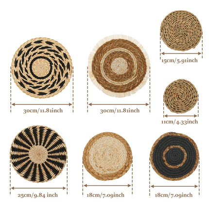 Set de ronds tissés bohème de tailles variées posés au mur