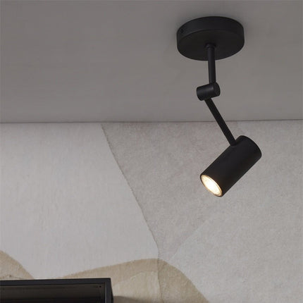 Spot de plafond Montreux noir allume diffusant une lumiere chaude