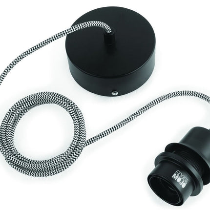 Câble textile noir et blanc et douille noire de la suspension Amazon vus sur fond blanc