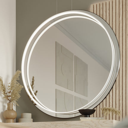 Grand anneau Solis 110 cm blanc allumé, halo LED au-dessus d'une coiffeuse