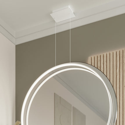 Anneau Solis 78 cm blanc allumé, halo LED au-dessus d'une coiffeuse