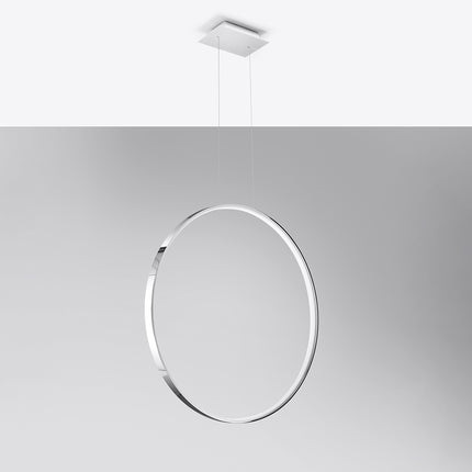 Suspension Anneau Solis 78 cm en aluminium chromé brillant, halo LED, fond gris