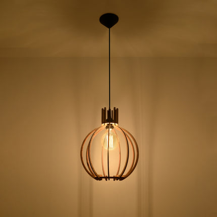 Suspension Arancia en bois naturel en situation dans un intérieur moderne