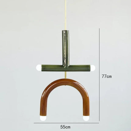 Suspension arc-en-ciel Art Déco diffusant une lumière douce et colorée.