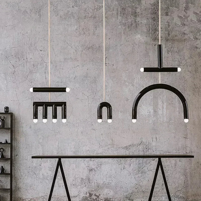 Suspension arc-en-ciel de style Art Déco, touche colorée et moderne pour l'intérieur.