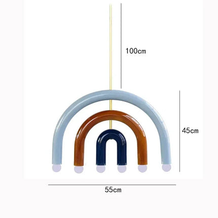 Suspension arc-en-ciel au design artistique et coloré pour une touche créative.