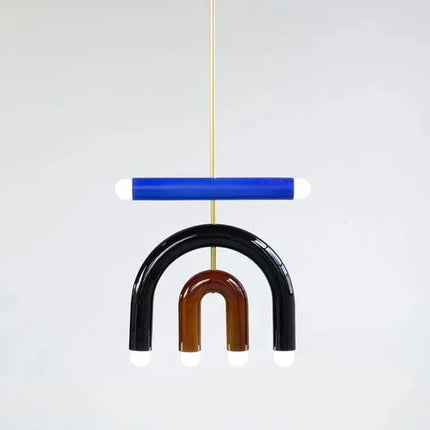Suspension arc-en-ciel LED au design moderne pour un éclairage doux et efficace.