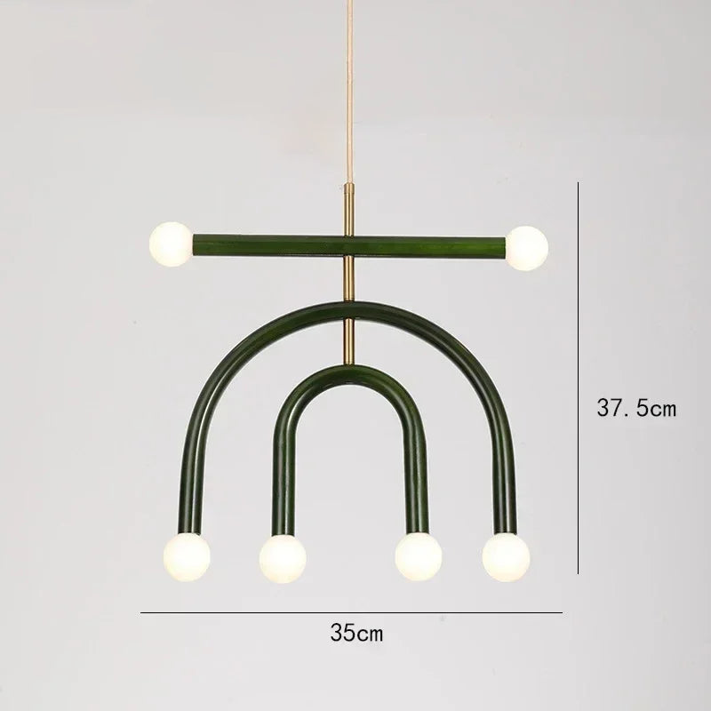 Suspension minimaliste en forme d'arc-en-ciel avec éclairage LED, parfaite pour un salon ou une chambre moderne.