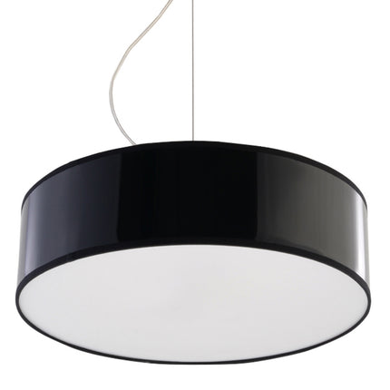 Suspension Arène 35 noire en PVC sur fond neutre