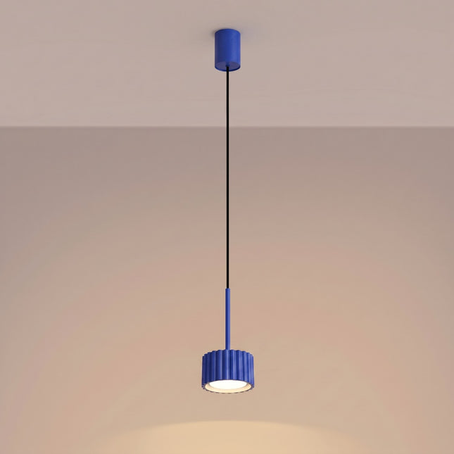 Suspension Aura bleu outremer, lumière allumée