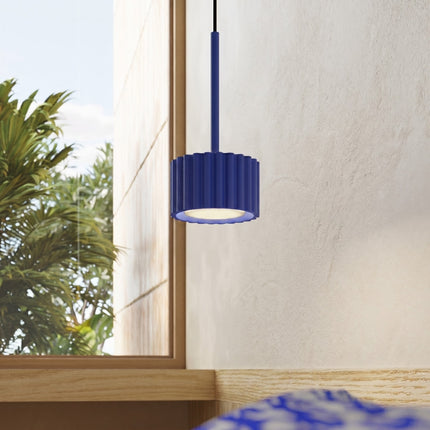 Suspension Aura bleu outremer, intérieur contemporain