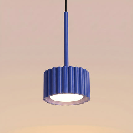 Suspension Aura bleu outremer, packshot de trois quarts