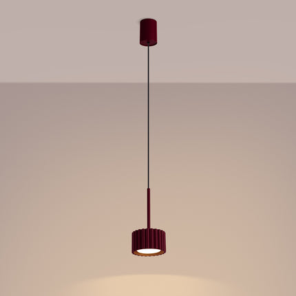 Suspension Aura Aluminium Cannelé Bordeaux (GX53), lumière allumée