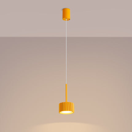 Suspension Aura jaune ambré, lumière allumée