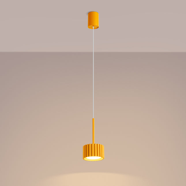 Suspension Aura jaune ambré, lumière allumée