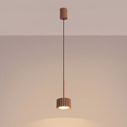 Suspension Aura Aluminium Cannelé Moka (GX53), lumière allumée